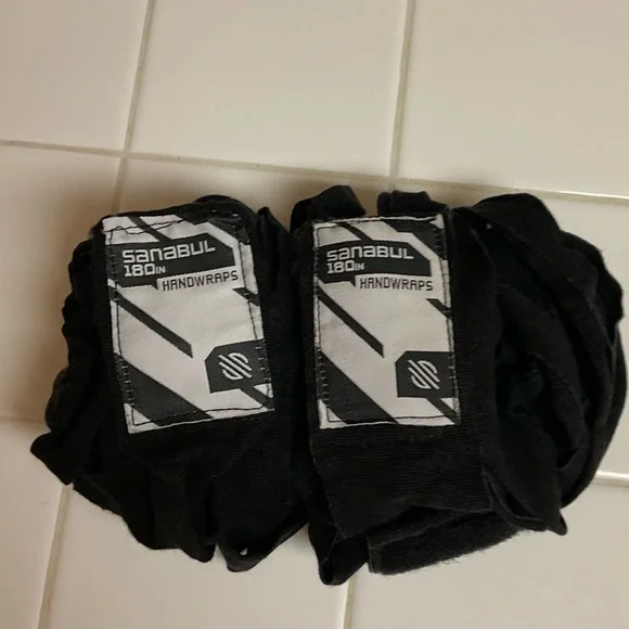 WOMEN’S EVERLAST PINK WHITE BOXING GLOVES WITH SANABUL 180” HANDWRAPS - Picture 4 of 5